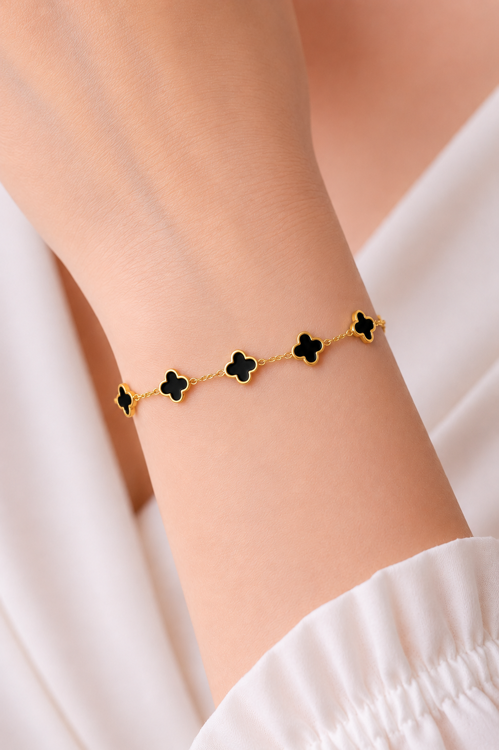 Elegant Gold Clover Link Bracelet