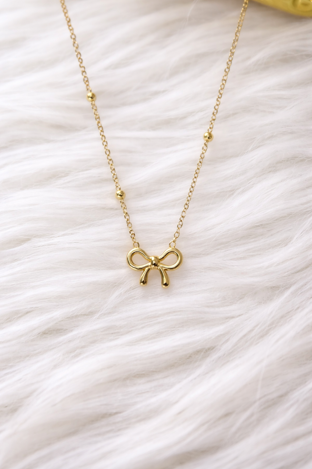 Chic Gold Bow Pendant Necklace