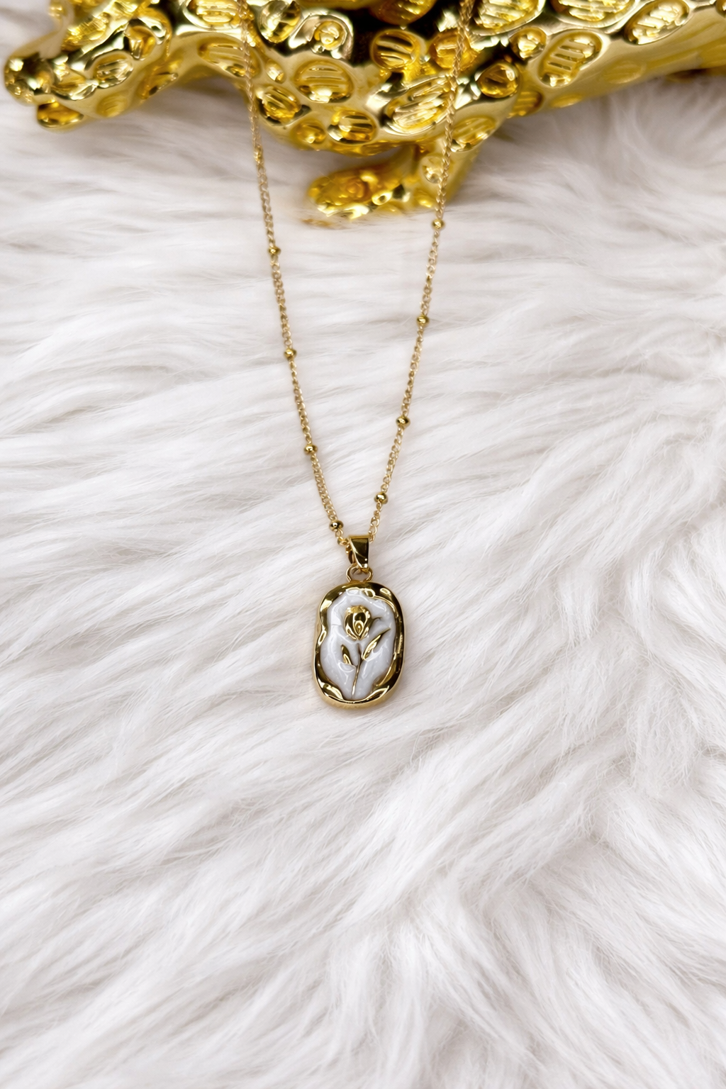 Elegant Gold Lily Pendant Necklace