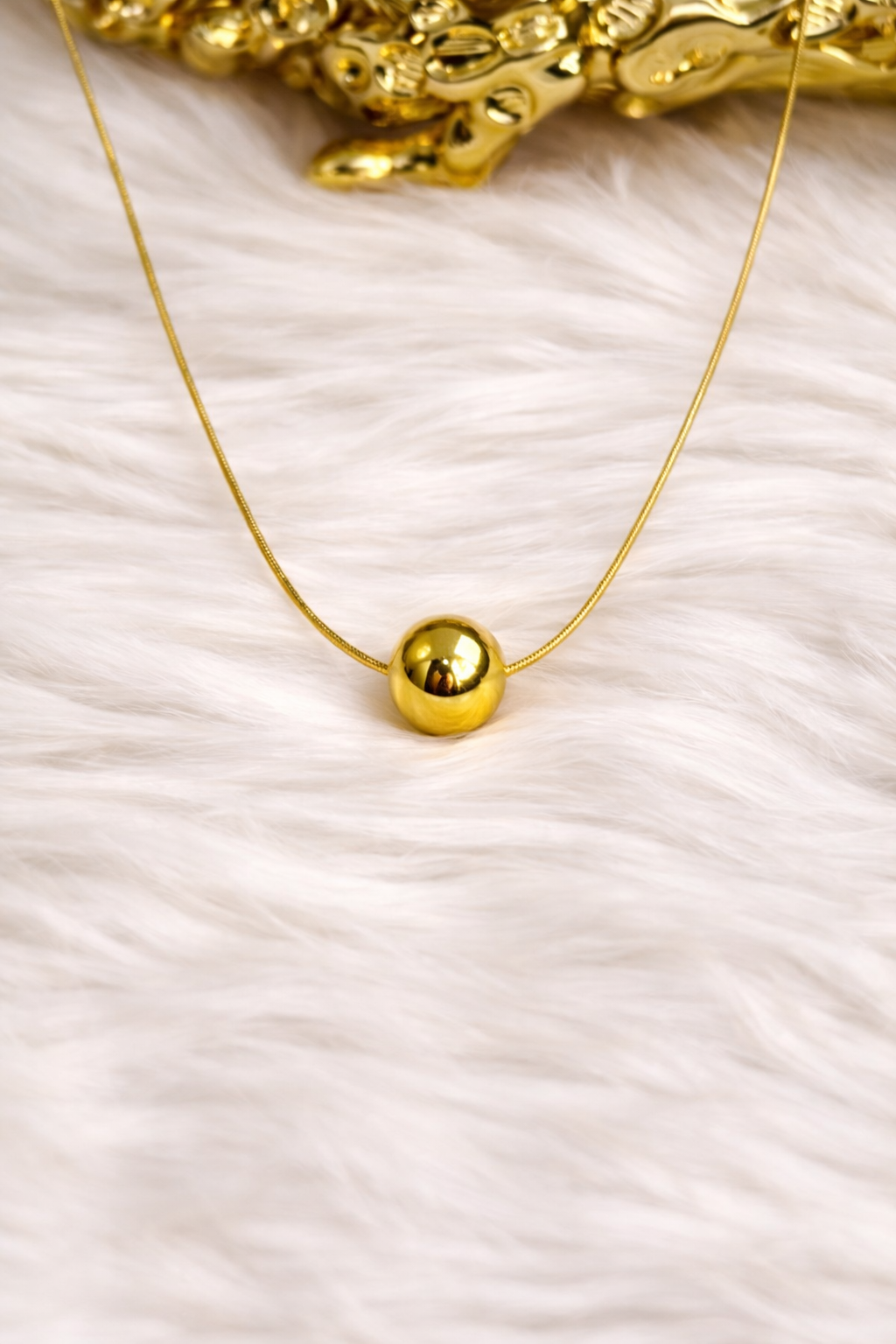 Minimalist Gold Bead Pendant Necklace