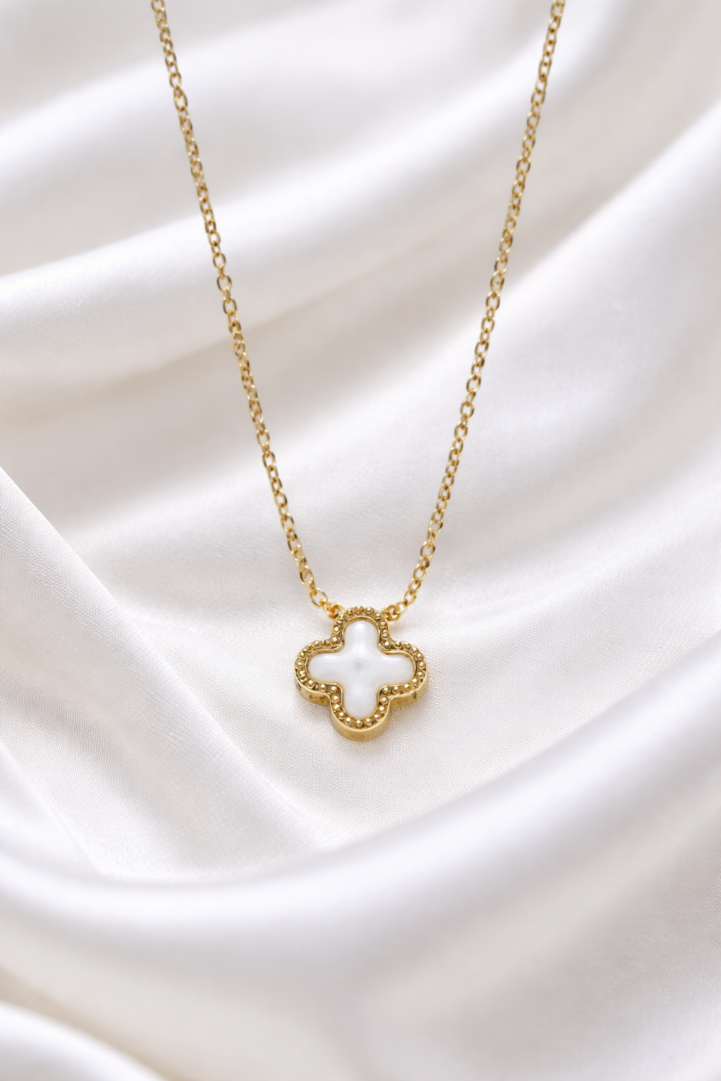 Luxury Clover Pendant Gold Necklace