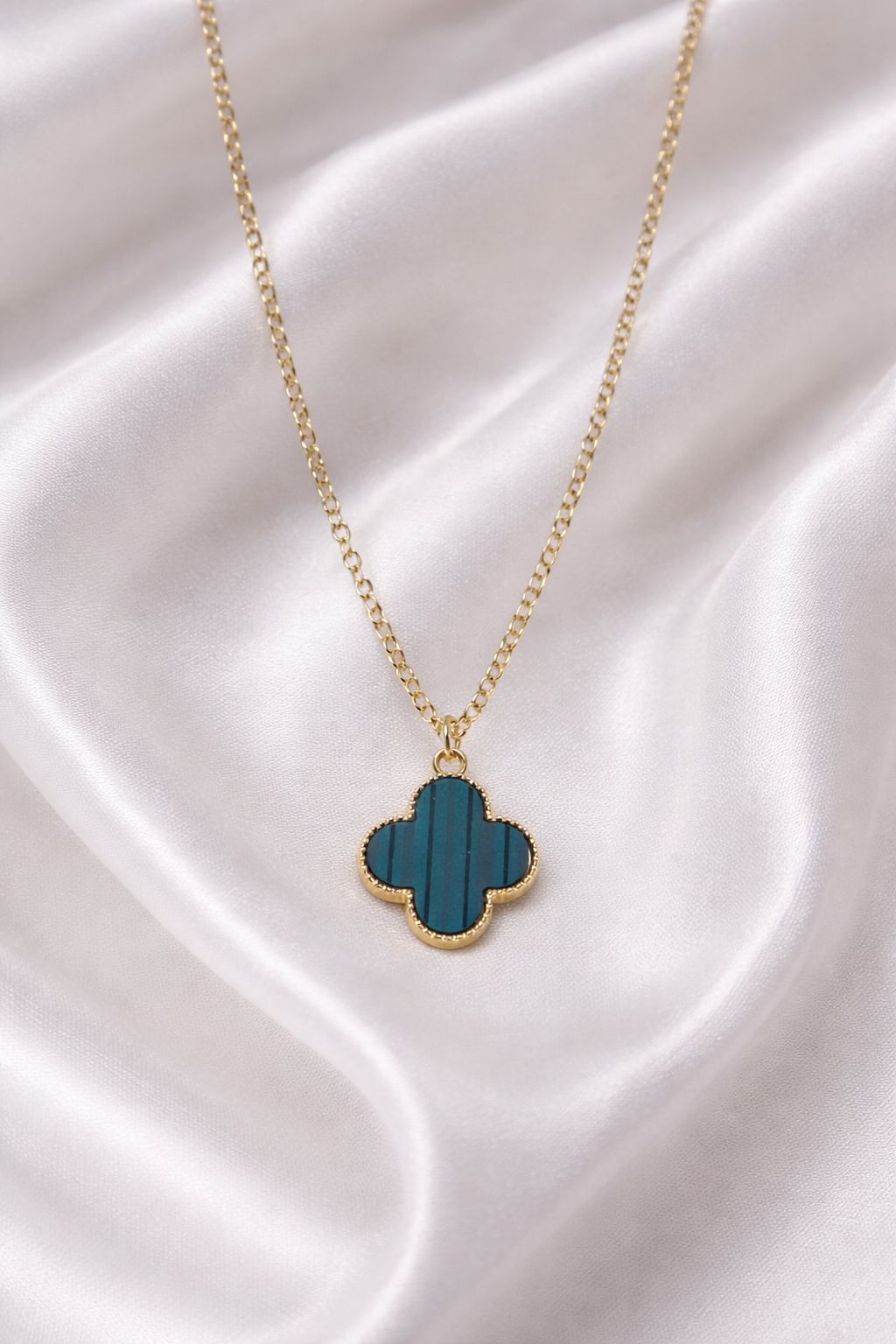 💙 Blue Clover Pendant